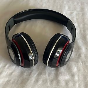 (NWOT) Fully wireless Bluetooth headphones